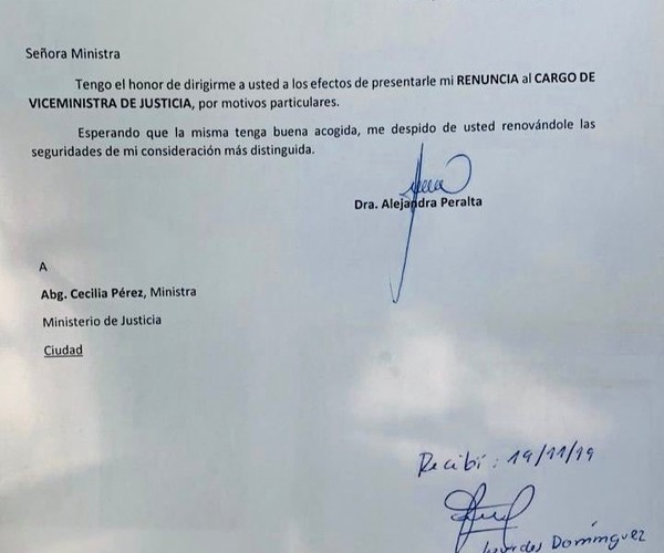 Alejandra Peralta presentó renuncia al cargo de viceministra de Justicia