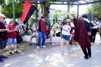Hinchas de Colón fueron recibidos por una Asunción muy maquillada - Periodismo Joven - ABC Color