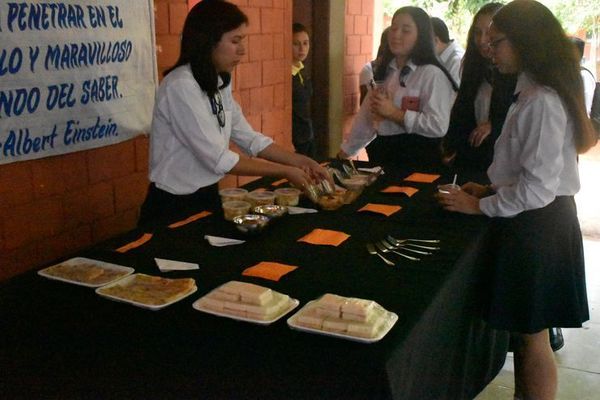 Estudiantes de Ayolas presentan sus trabajos en feria pedagógica - Digital Misiones