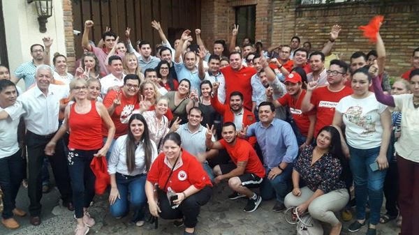 Hurreros hacen fila para llevan “apoyo incondicional” al “patrón” - Nacionales - ABC Color