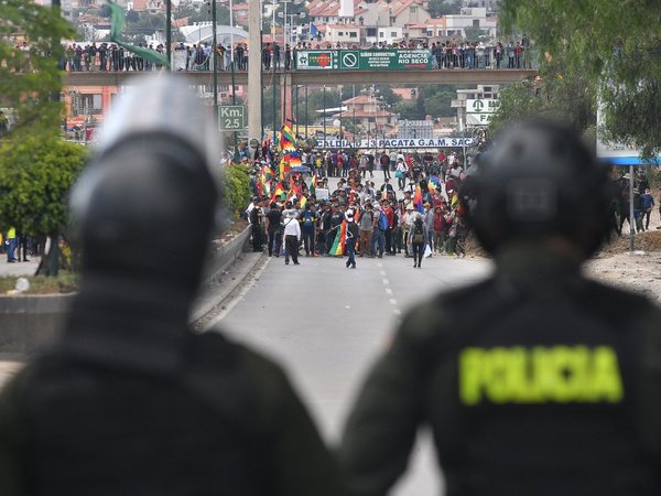 Bolivia: Sesión parlamentaria para nuevas elecciones se pospone