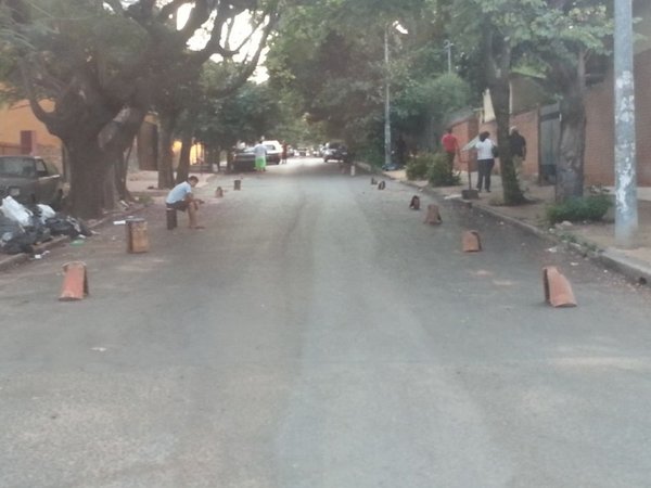 Usurpan estacionamientos ante tibio control de PMT