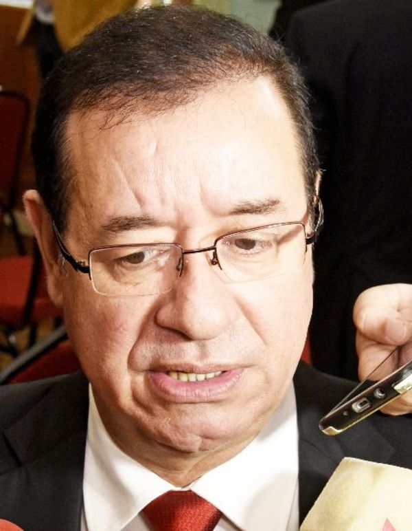 Tratan despilfarro de Cuevas - Política - ABC Color