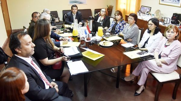 Aneaes plantea el cierre de carreras de Medicina que no formalicen acreditación - Locales - ABC Color