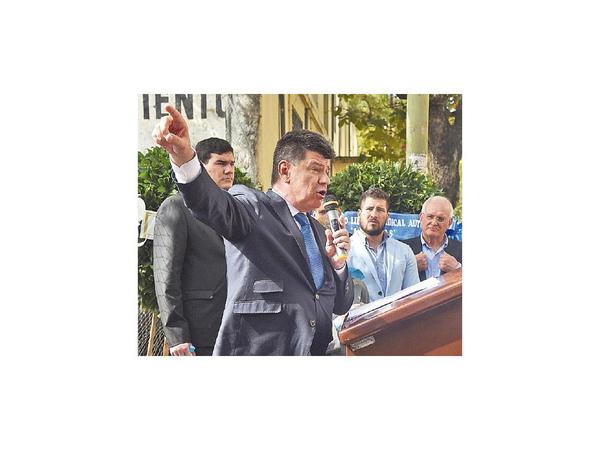 Efraín dice que HC no tiene fueros, pero sí cómplices