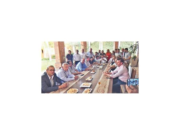 El ex presidente tiene doble fuero, según los legisladores cartistas