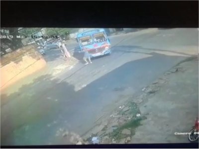 Micro arrolló y mató a peatón