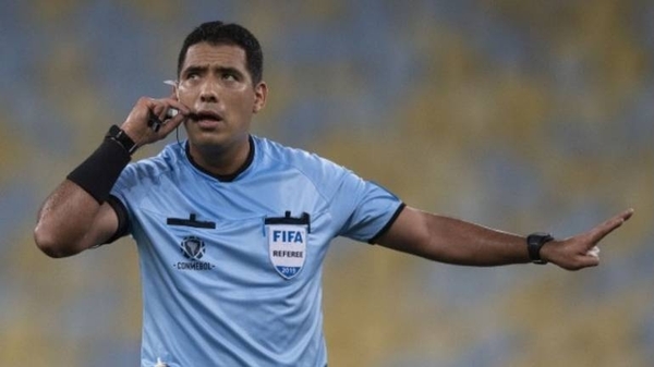 HOY / La Conmebol saca del VAR de la final de la Libertadores al peruano Diego Haro