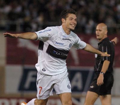 “En Olimpia te hacen sentir que estás en un equipo superior” - Fútbol - ABC Color