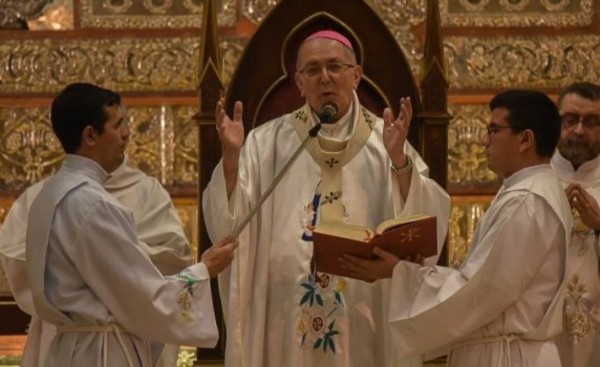 Edmundo Valenzuela renuncia como obispo