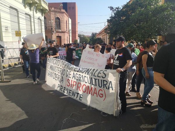 Funcionarios del MAG no descartan ir a huelga por reajuste