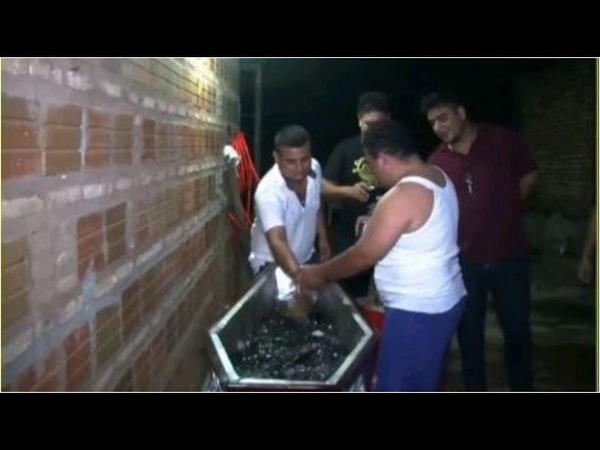 FESTEJÓ SU CUMPLEAÑOS CON ATAÚD LLENO DE CERVEZA