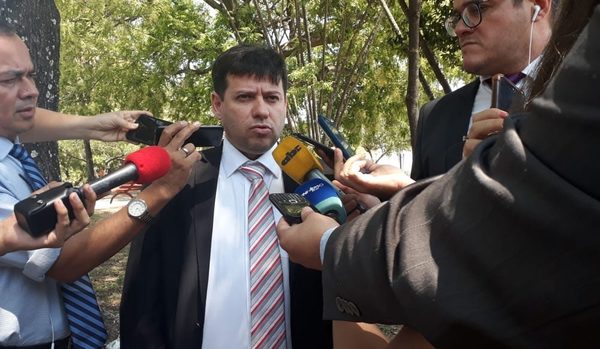 Villamayor “renunció” a su secretario por reunirse con abogada de Messer