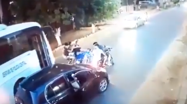 Cuando la policía aparece en el momento menos esperado