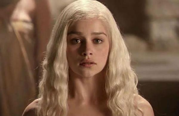 Emilia Clarke revela que la obligaron a grabar escenas de desnudos en 'Game of Thrones' - SNT