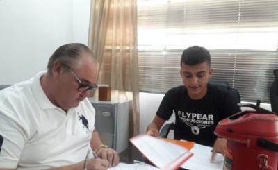 Joven presenta proyecto innovador de seguridad a la Gobernación