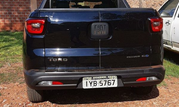 Abandonan camioneta hurtada en Brasil