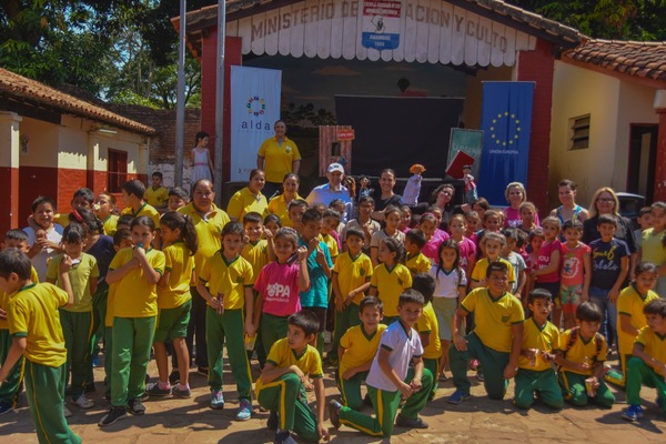 Con títeres promueven los derechos de los niños y niñas en escuelas de Central » Ñanduti