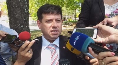 Nicanor raja de la EBY a José Bogado, funcionario comisionado del Ministerio del Interior