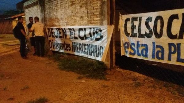 Socios de Luqueño toman estacionamiento del club - Sportivo Luqueño - ABC Color