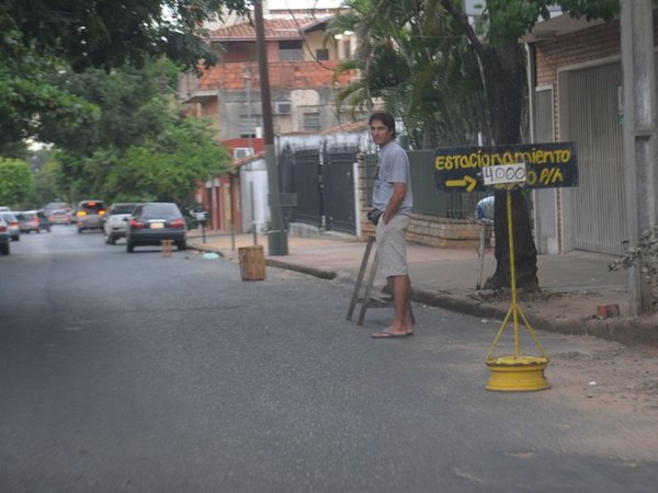 Urgen amparo contra abuso de cuidacoches