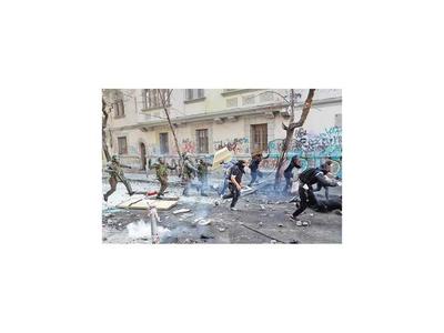 Protestas no cesan en Chile, pese al acuerdo sobre Constitución