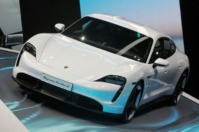 “El futuro es eléctrico”: Porsche anuncia planes