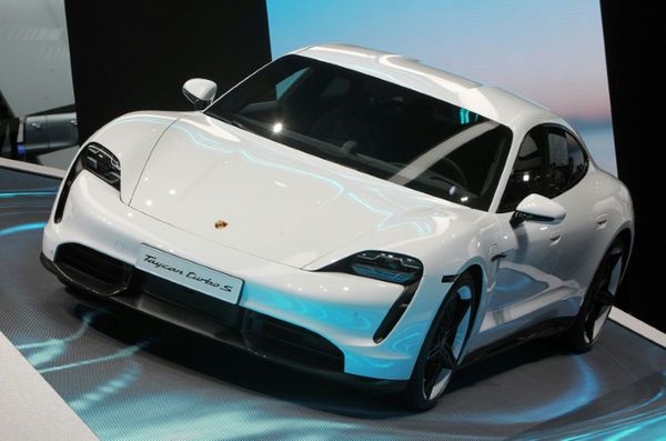 “El futuro es eléctrico”: Porsche anuncia planes