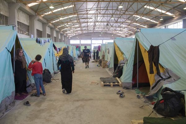 Grecia cerrará los campos de refugiados y construirá otros centros para migrantes | .::Agencia IP::.