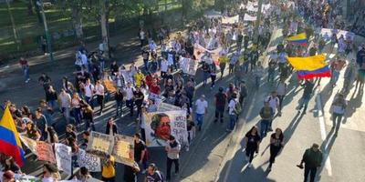Iván Duque enfrenta su primera huelga nacional con el temor a un contagio de la violencia regional | .::Agencia IP::.