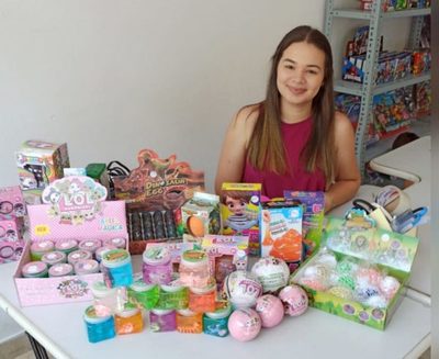 Agasaja a niños y logra si independencia
