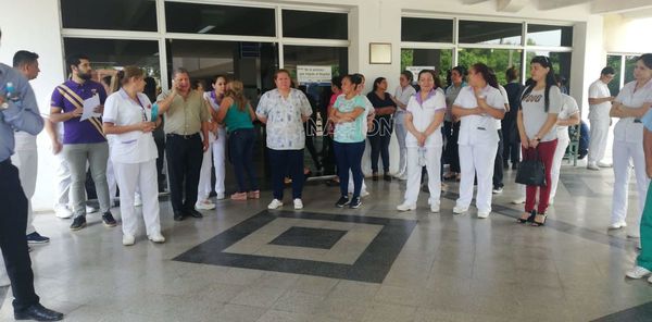 Funcionarios de Clínicas se manifiestan contra recorte presupuestario