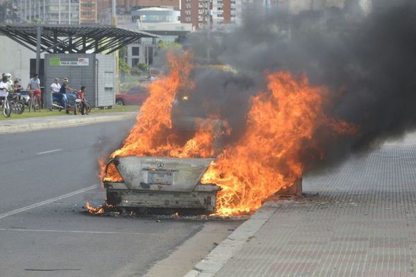 Recomendaciones para evitar incendios de autos y colectivos - Nacionales - ABC Color