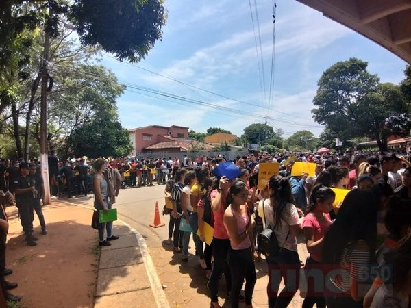 Excluyen a más de 2.000 jóvenes postulantes a Policía. “Tienen tatuajes y quisieron esconder con maquillajes”, dijo director de ISEPOL - ADN Paraguayo