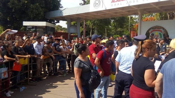 Cuestionan resultados de exámenes en Academia de Policía