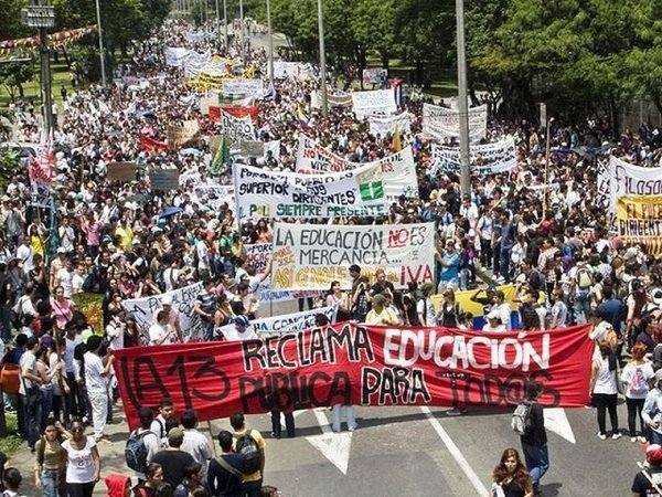 Paro nacional en Colombia en medio de denuncias de censura a medios, allanamientos y militarización de calles - ADN Paraguayo