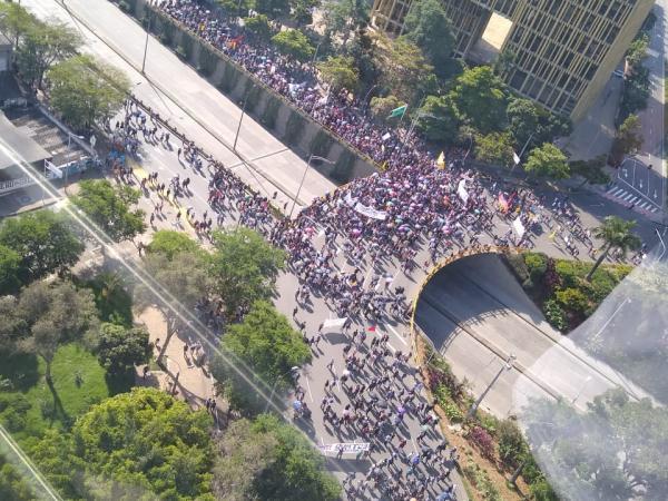 Colombianos marchan en las calles para protestar contra el Gobierno » Ñanduti