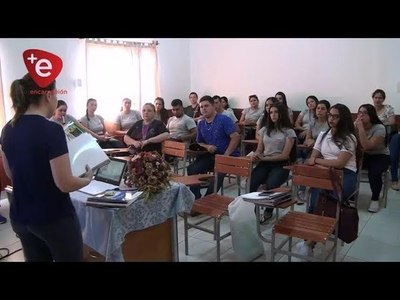 DOCENTES Y ESTUDIANTES INTERCAMBIAN EXPERIENCIAS EN PROGRAMA DE ALFABETIZACIÓN NO FORMAL