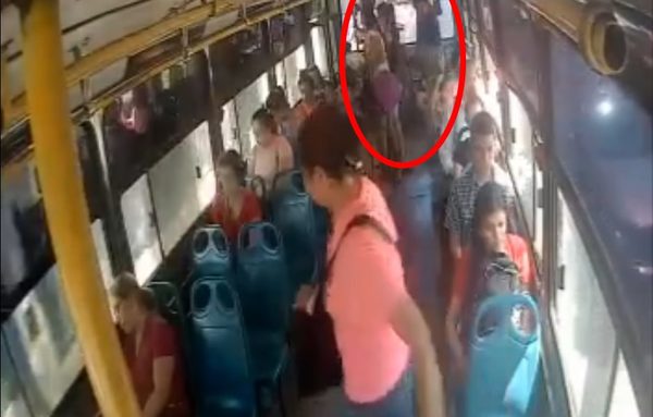 ¡Así roban en los colectivos!