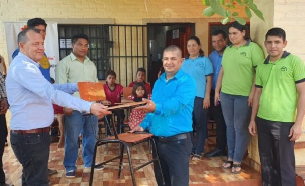 Pretenden entregar 10.000 sillas a escuelas del Alto Paraná