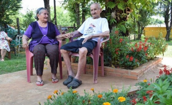 Pareja de abuelitos cumplen 73 años