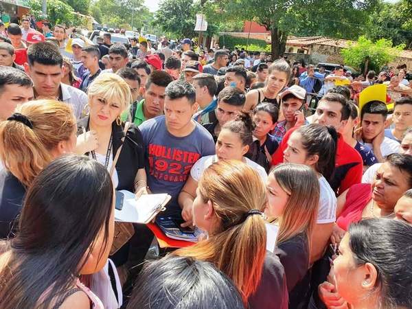 Manifestación frente a Isepol: Director defiende proceso y habla de fraude •