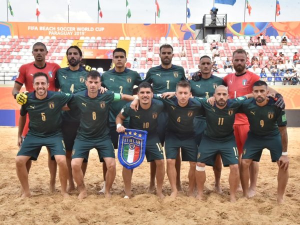 Italia arranca con el pie derecho