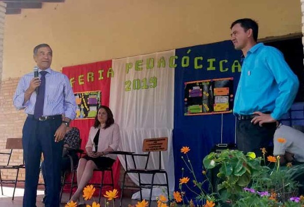 Ministro Ramírez Candia realizó visita educativa en Paraguarí