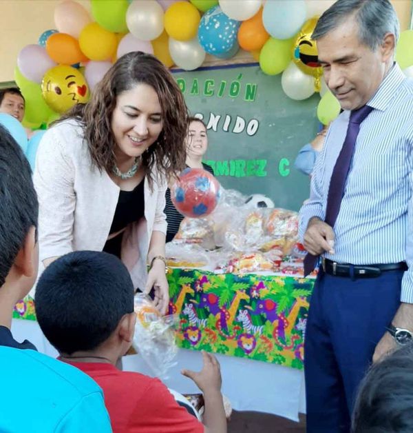 Ministro visitó institución de su ciudad natal y compartió experiencia con estudiantes