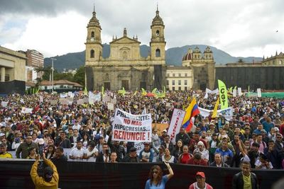 Multitudinarias protestas contra Duque sacuden a Colombia