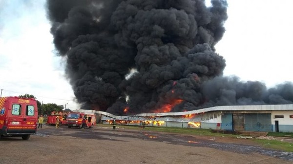 PJC: bomberos siguen tratando de apagar incendio tras caída de helicóptero