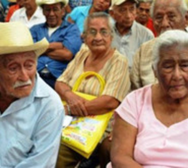 Senadores dicen no a adultos mayores en extrema pobreza - Paraguay.com