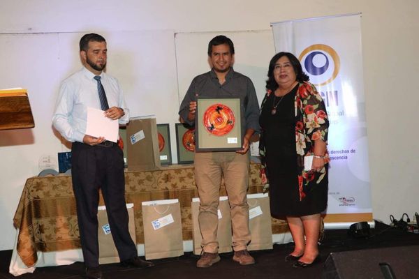 Periodista de La Nación recibió reconocimiento “Amigo de la Niñez”
