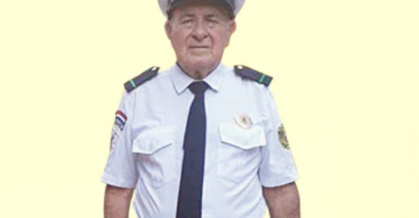 Juró como bombero a ¡sus 80 años!